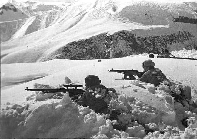 Завершилась оборона Кавказа в годы Великой Отечественной войны (1942)