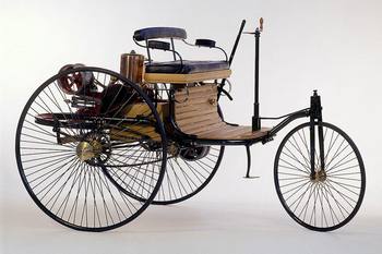 Создан первый бензиновый автомобиль (1886)