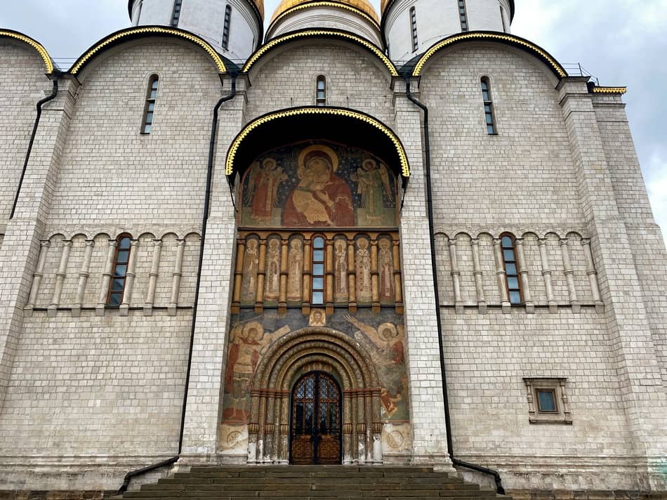 Южный вход в Успенский собор Московского Кремля