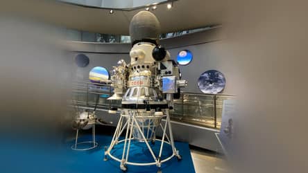 Межпланетная станция "Луна-9" впервые в мире приземлилась на поверхность Луны (1966)