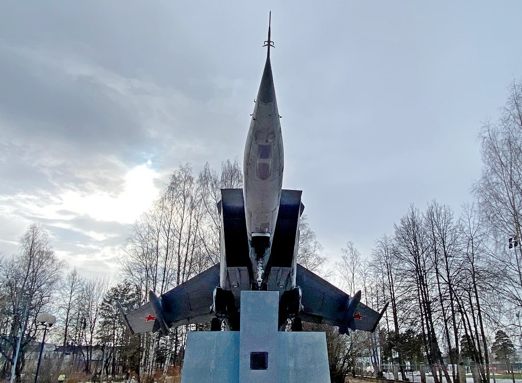 самолет МиГ-25