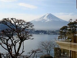 Фудзияма - священное место и символом Японии, обиталище божеств и духов